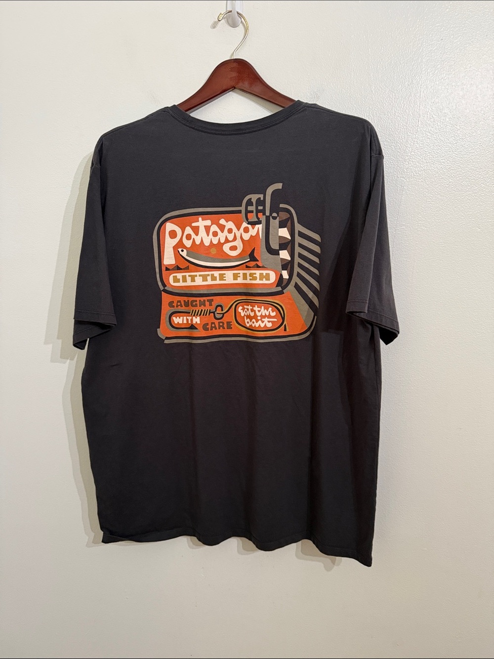 Patagonia Mens Fishing Graphic Shirt Extra Large Charcoal Gray New